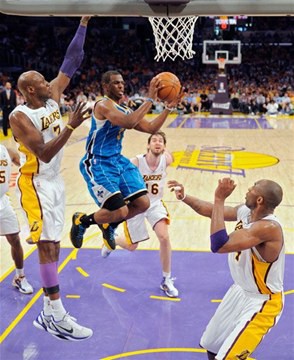 Gran labor de Paul acaba con los Lakers